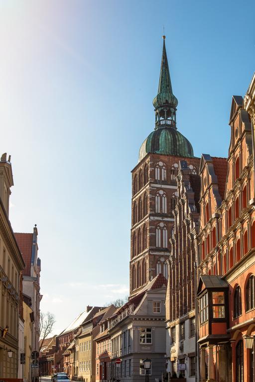 Altstadt Hotel Peiss 슈트랄준트 외부 사진